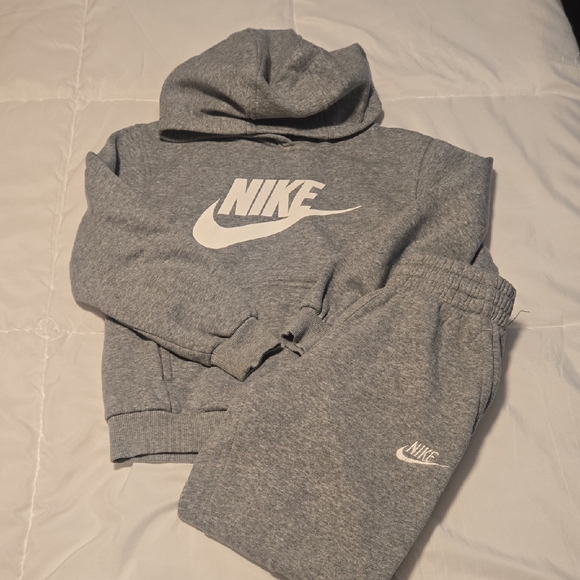 Nike Kids Sweatuit Set - Picture 1 of 5
